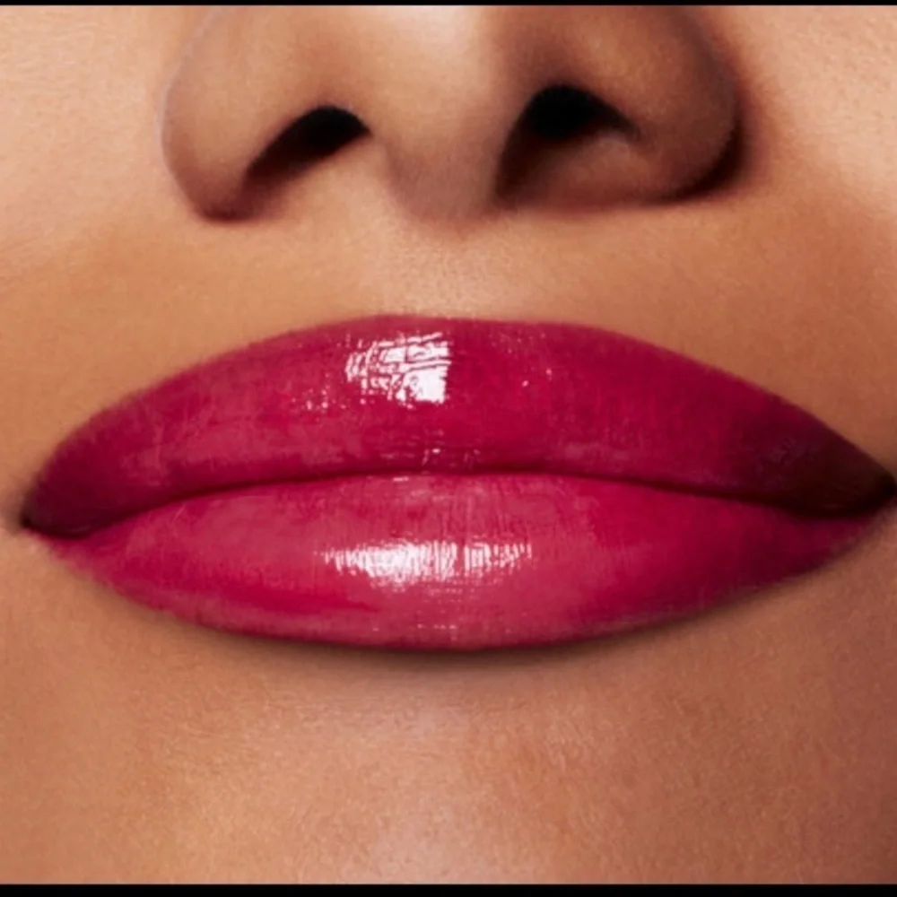 MAC *Try To Stop Me*. Versicolour Varnish Cream Lip Stain